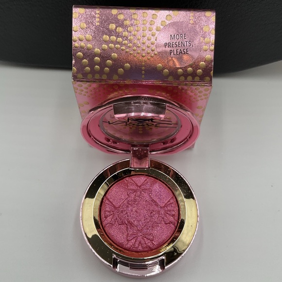 MAC Cosmetics Sparkler Eyeshadow More Presents, Please - BNIB, LE Discontinued - Picture 7 of 16